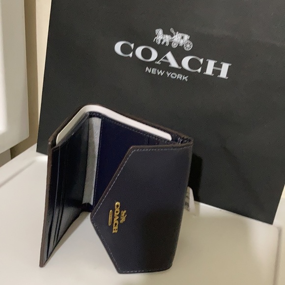 Coach Color. Block signature wallet B4 /Tab/Inj/Light Peach leather - Picture 8 of 11